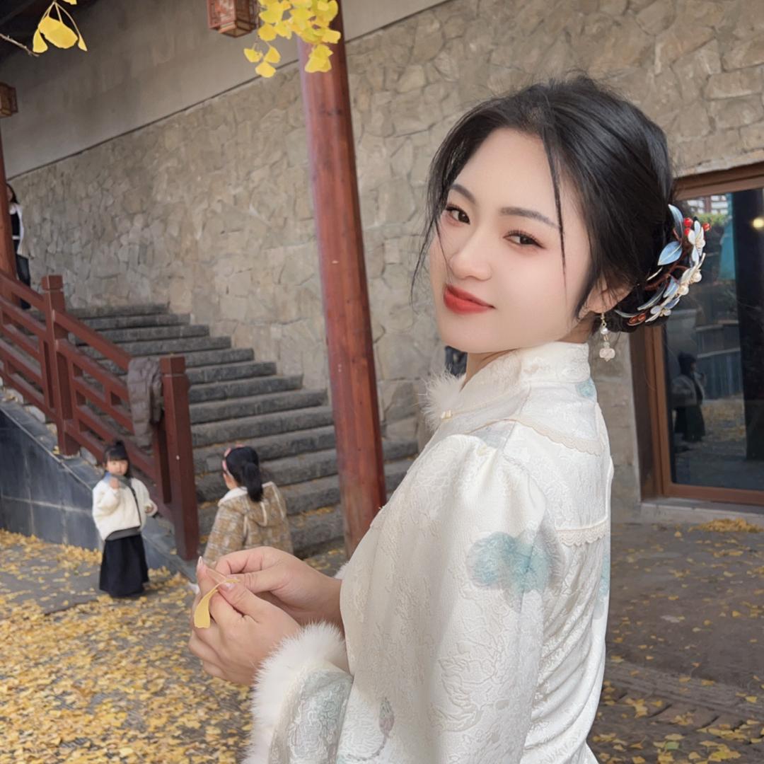 素尺云裳旗袍