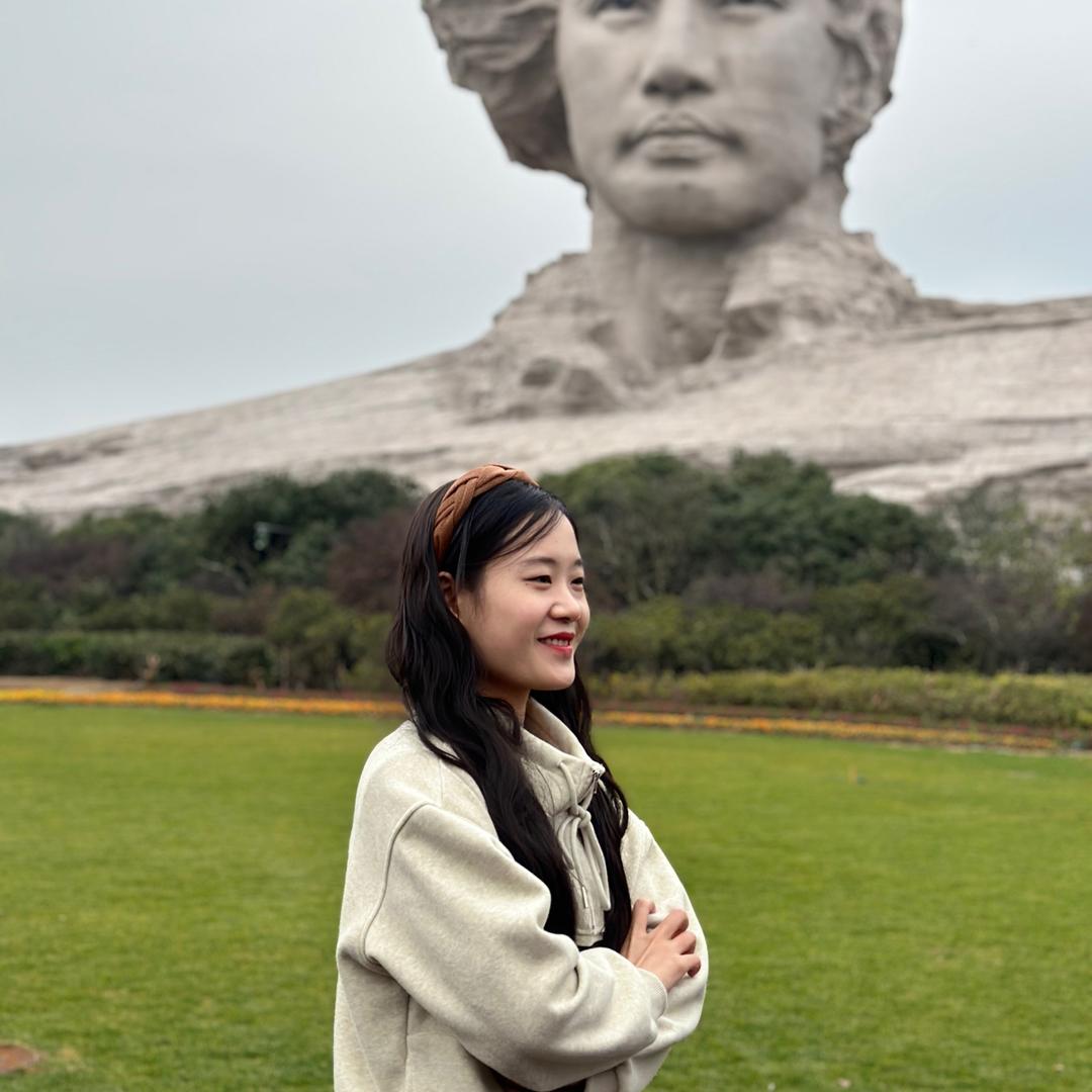 就叫小郑吧