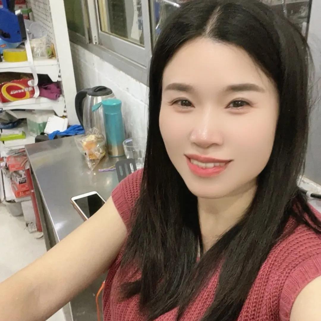 爱笑的英子