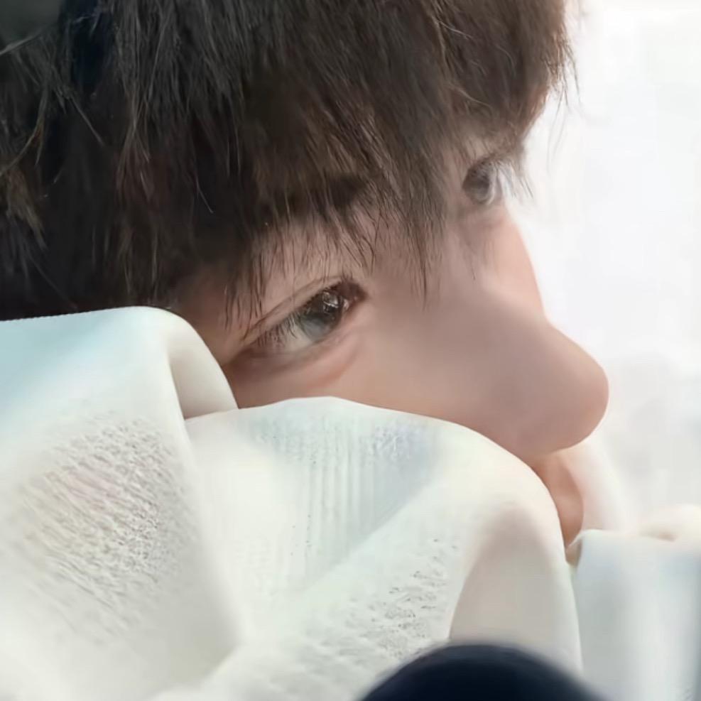 忧郁男大兜不住尿被导员敢回家