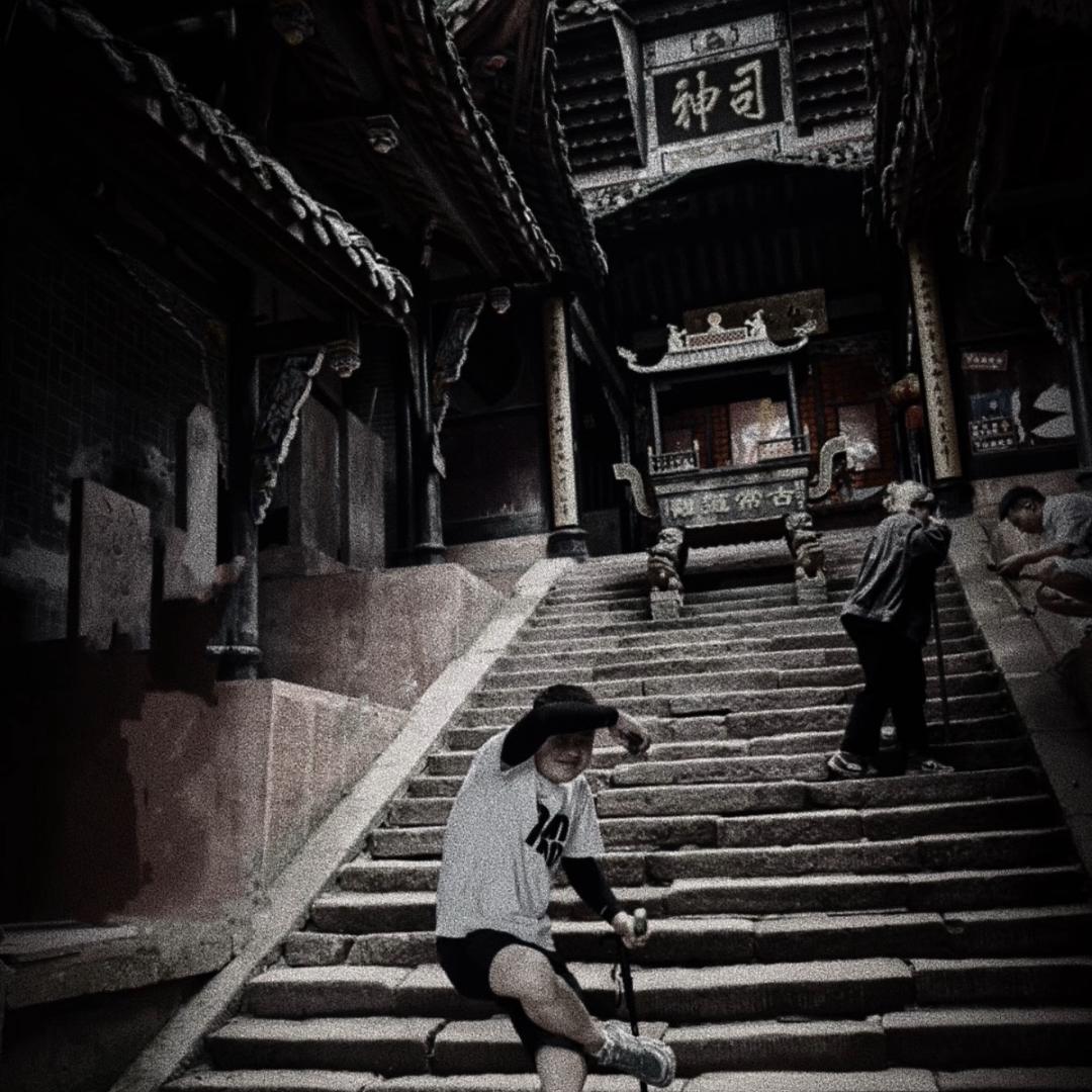 不愿透露姓名的李拜天、