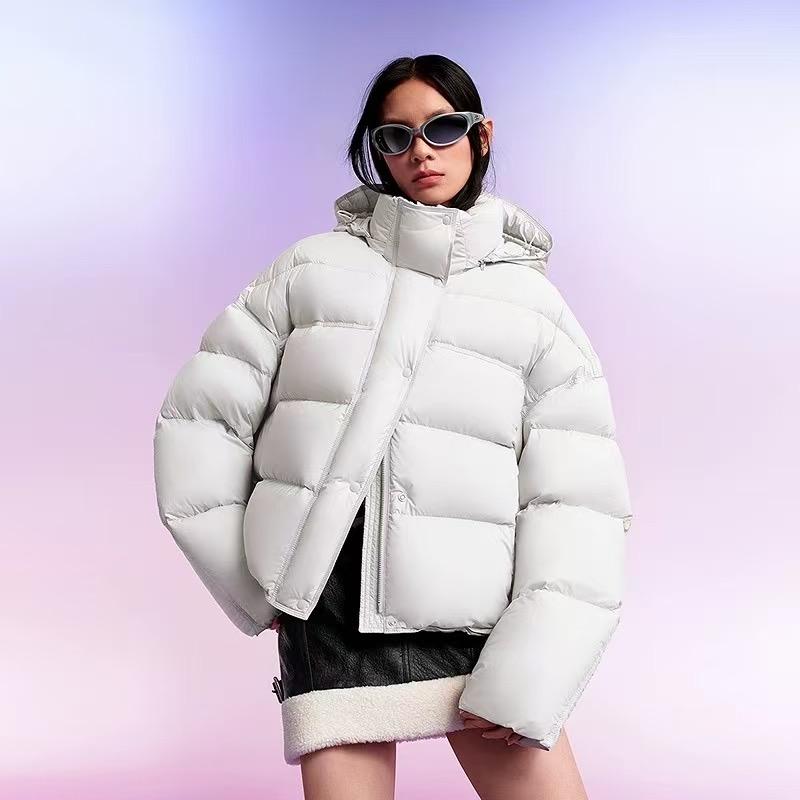 轻颜羽绒品牌店