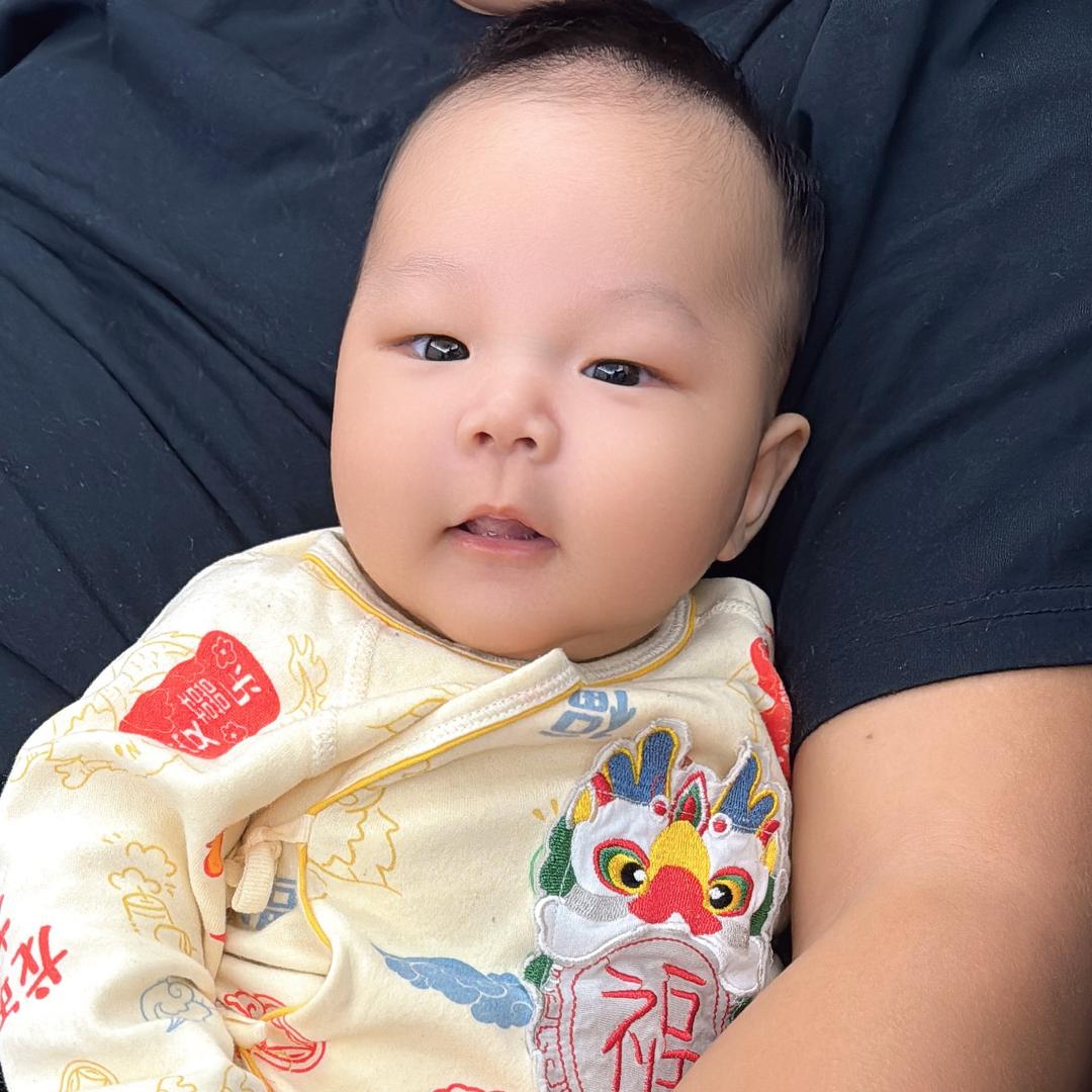 七喜成长记-哺乳期