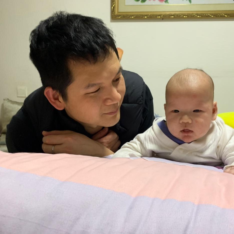 达达的小名叫龘龘（dada）