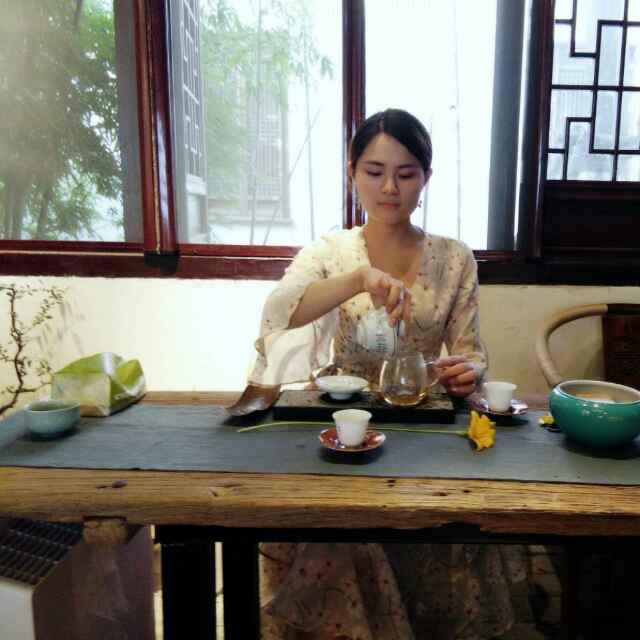 一个会跳钢管舞的女孩