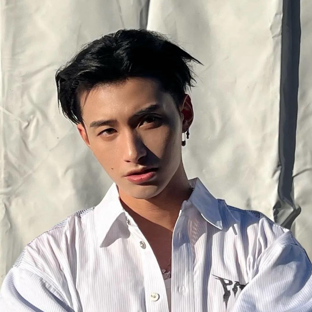 自威龙