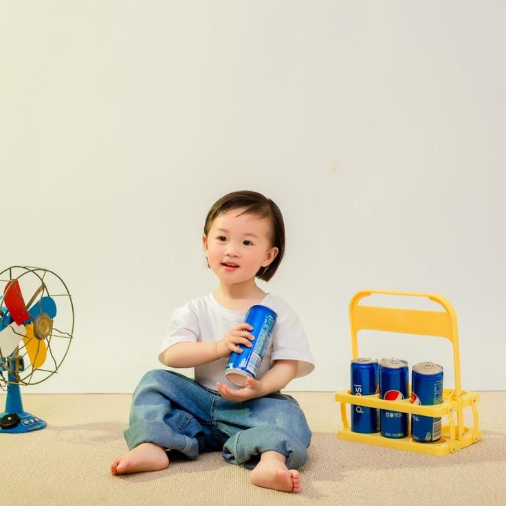 黄、（养兔人）