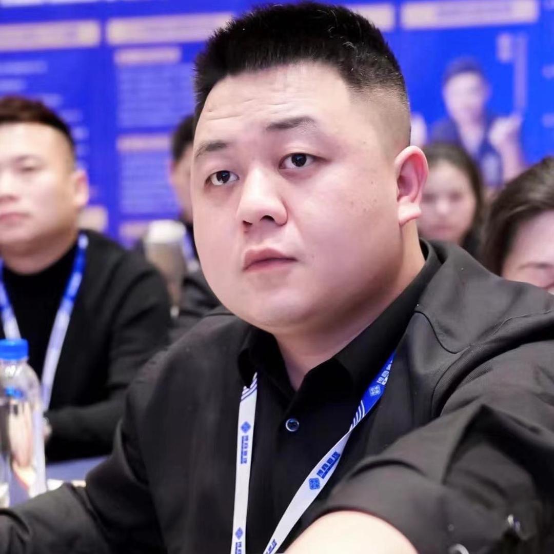 梁利群