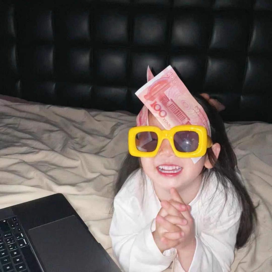 比基尼海滩在逃痞老板