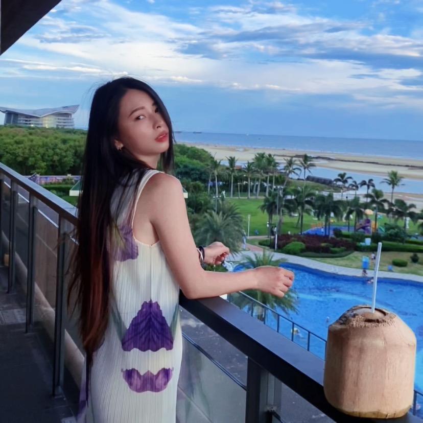 大眼邓小眼👀