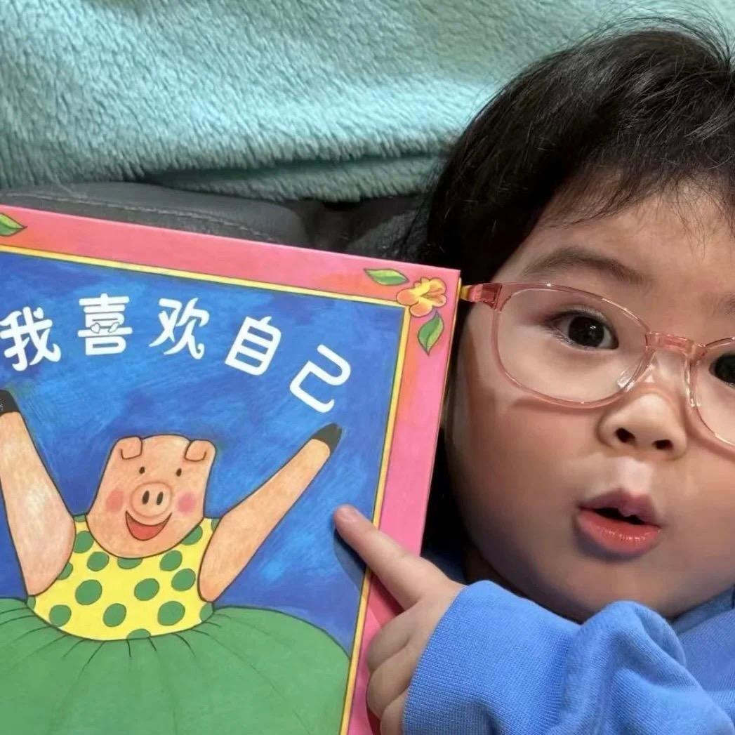 艳.