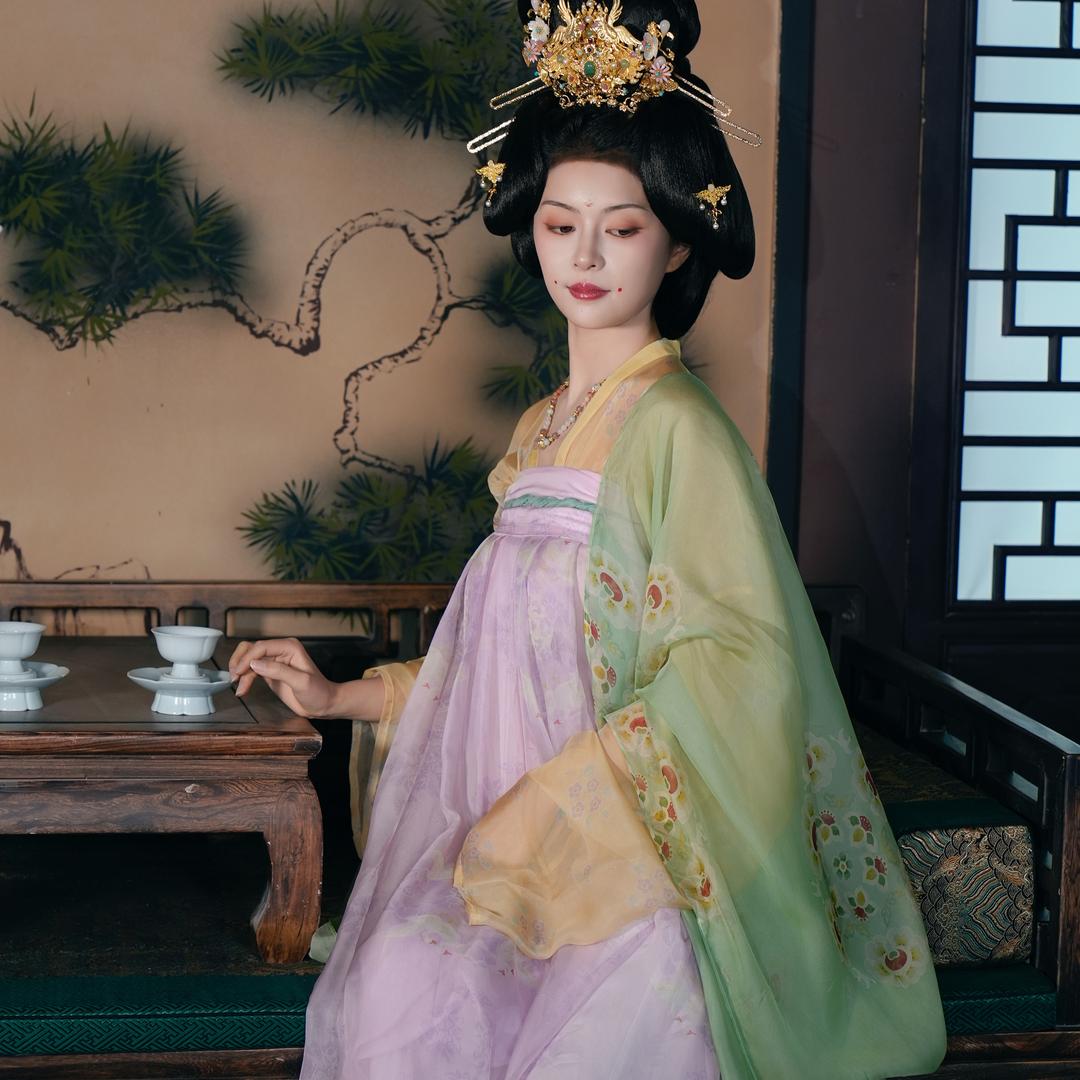 爱化妆的叶叶子