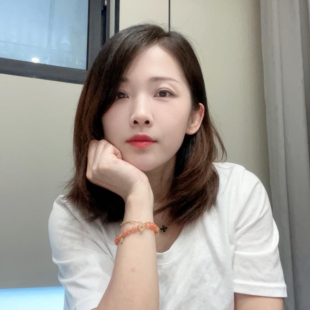 江山两个小朋友童装店