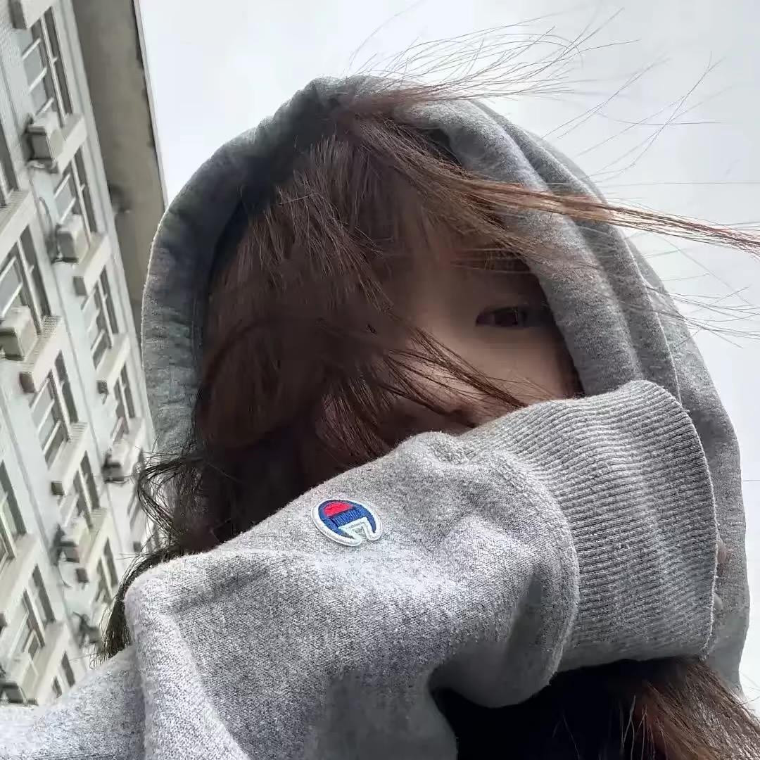- M、