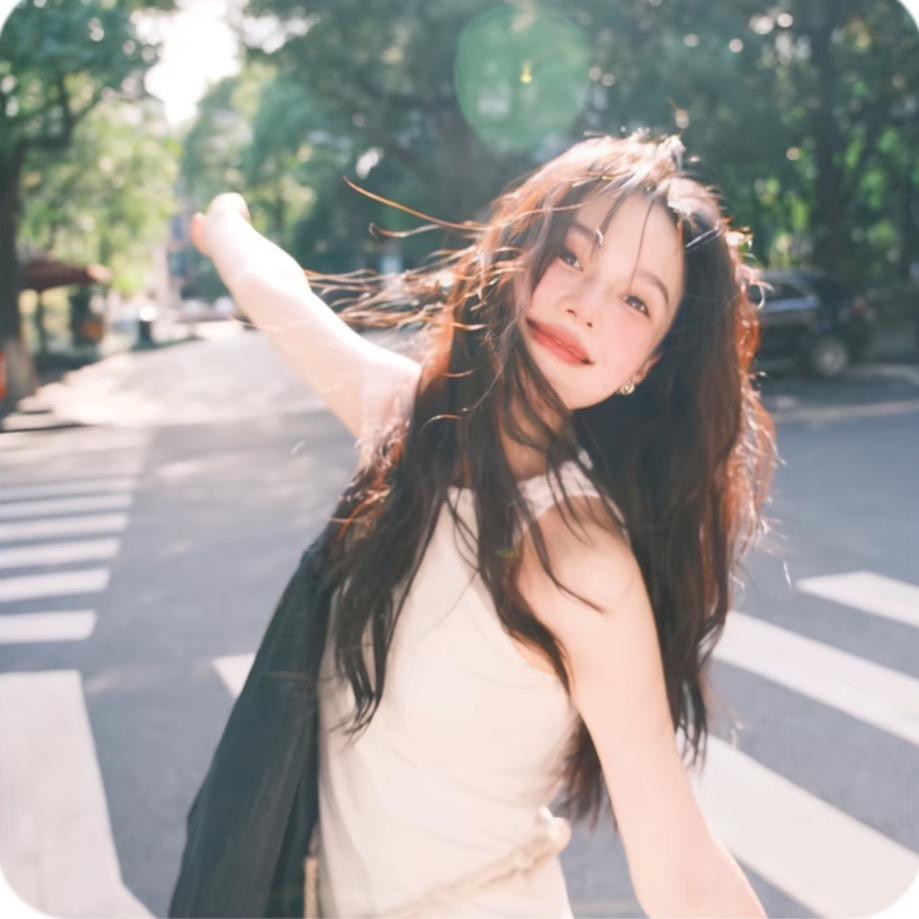 左左.