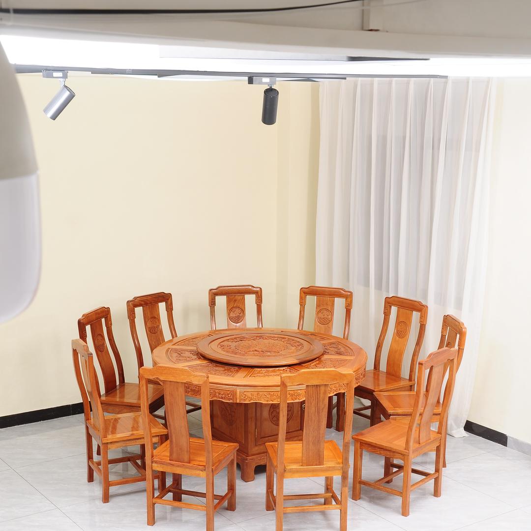 实木餐桌家具工厂店