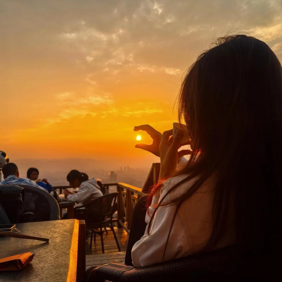 不一样的烟火🌙