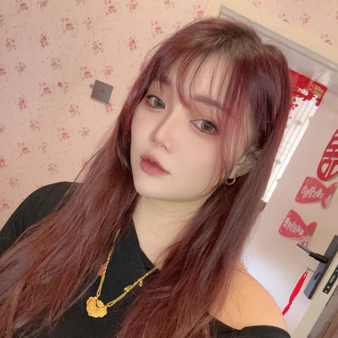 孙小曼    慕色婚纱礼服馆