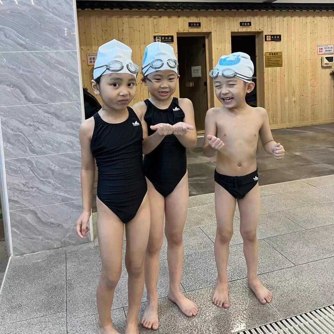 时尚公园游泳馆张教练
