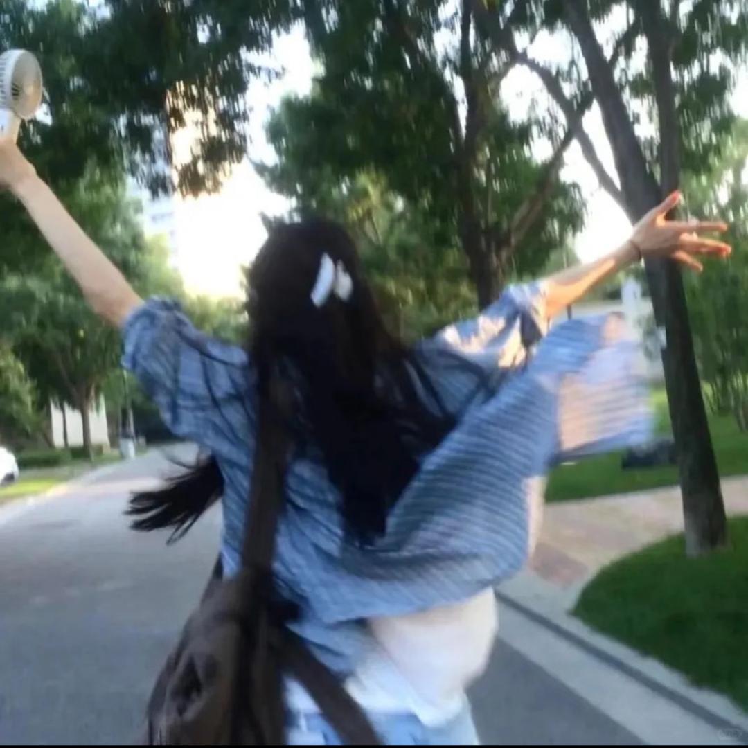 @小鹿Q.
