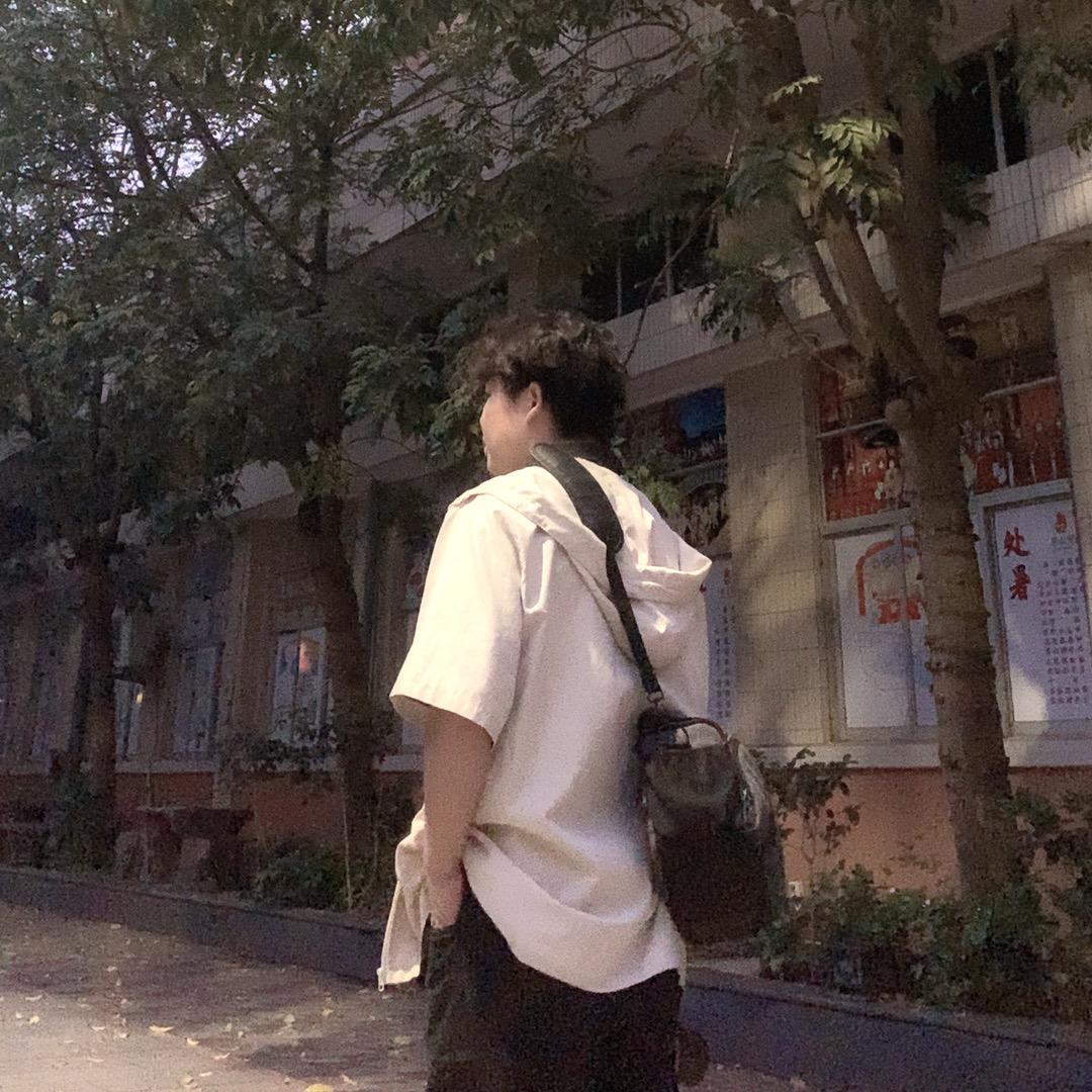 假唱歌手的-啊发