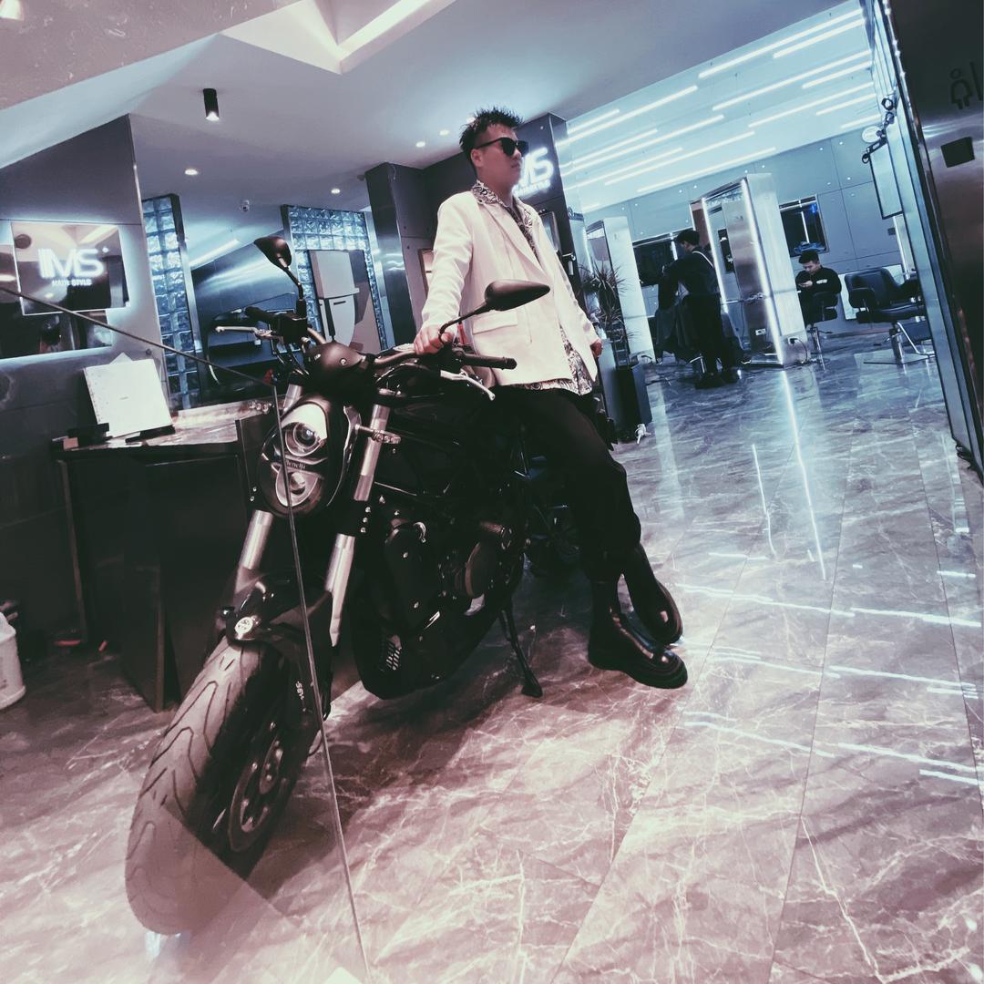 男士烫发理发馆官方号