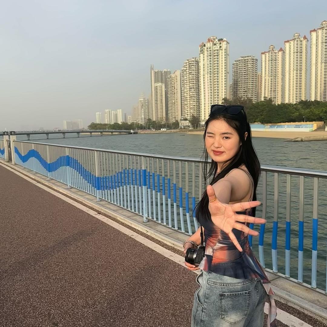 荣钦探房