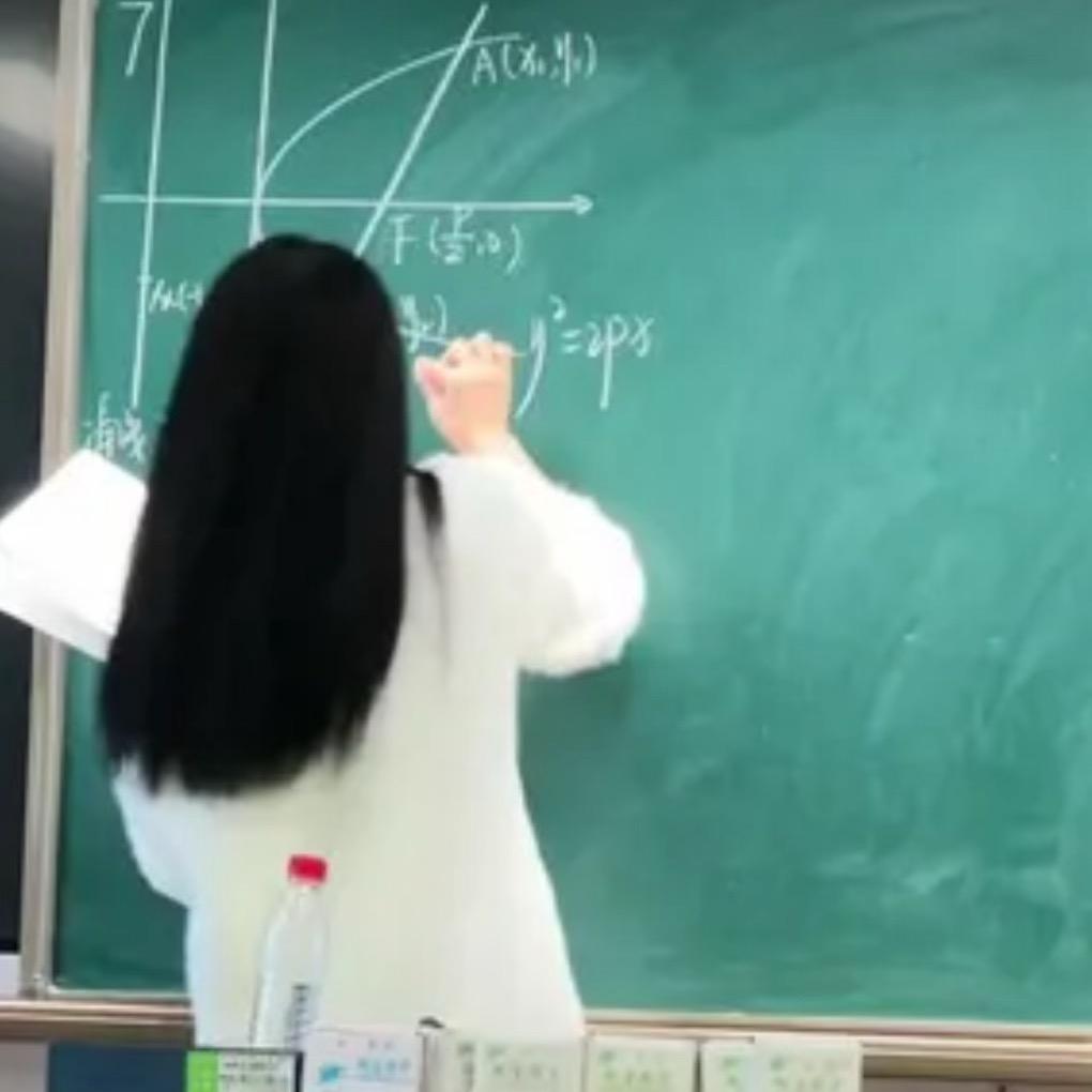 教初中的钟老师👨🏫