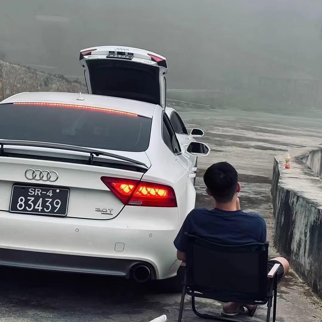 小E