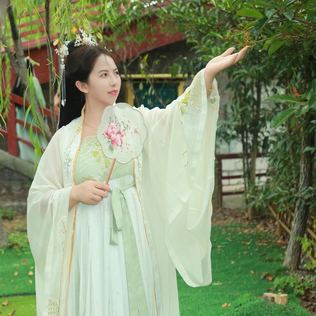 金彩云木门