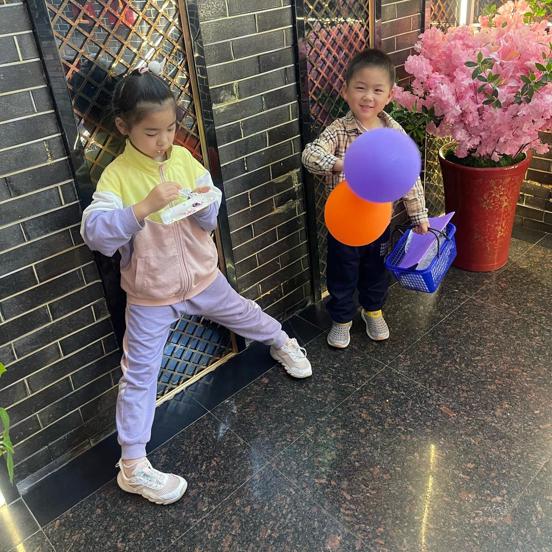 小航和小妍