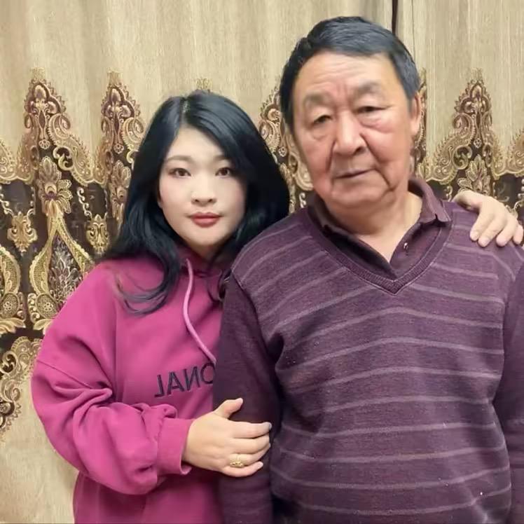 张西西(摆摊生活)