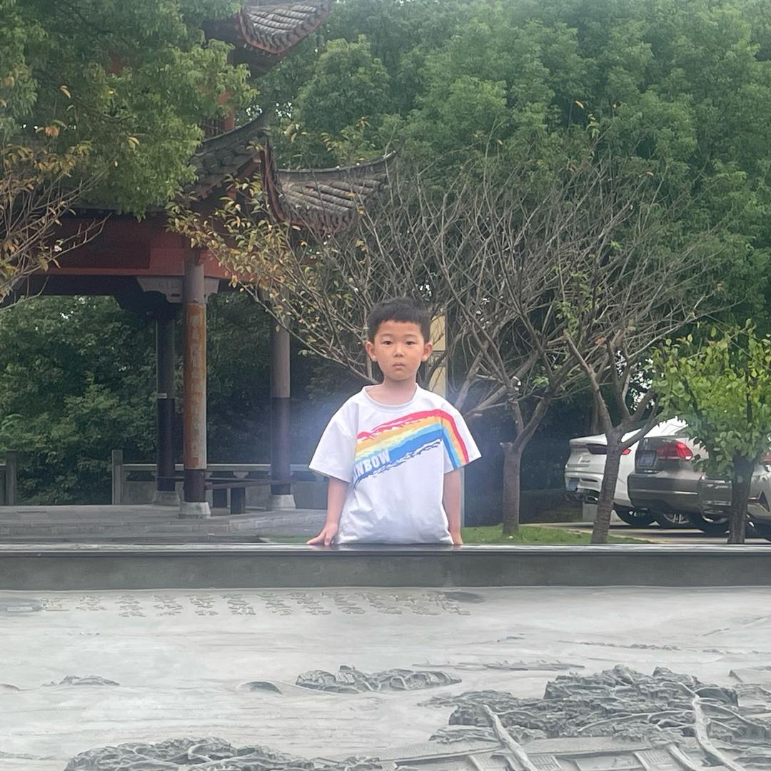 默默守护着你