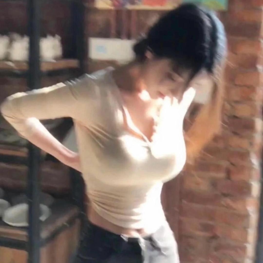 屋檐下的貓