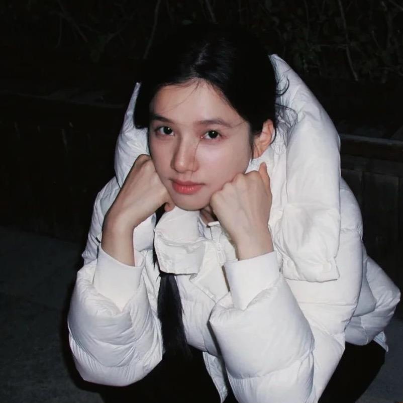 995