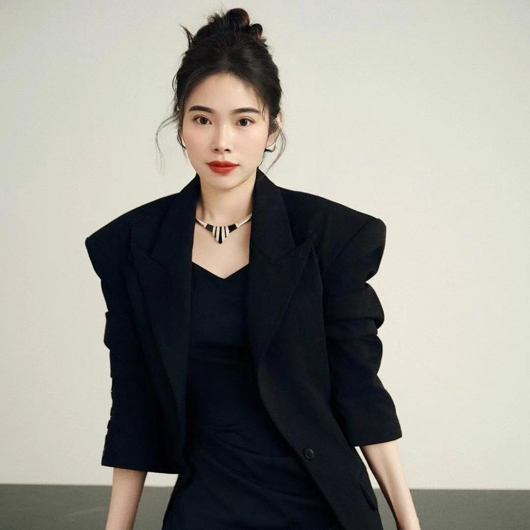 在马关卖涂料艳姐