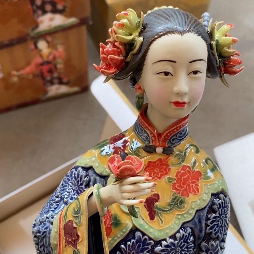 女子玩陶不丧志