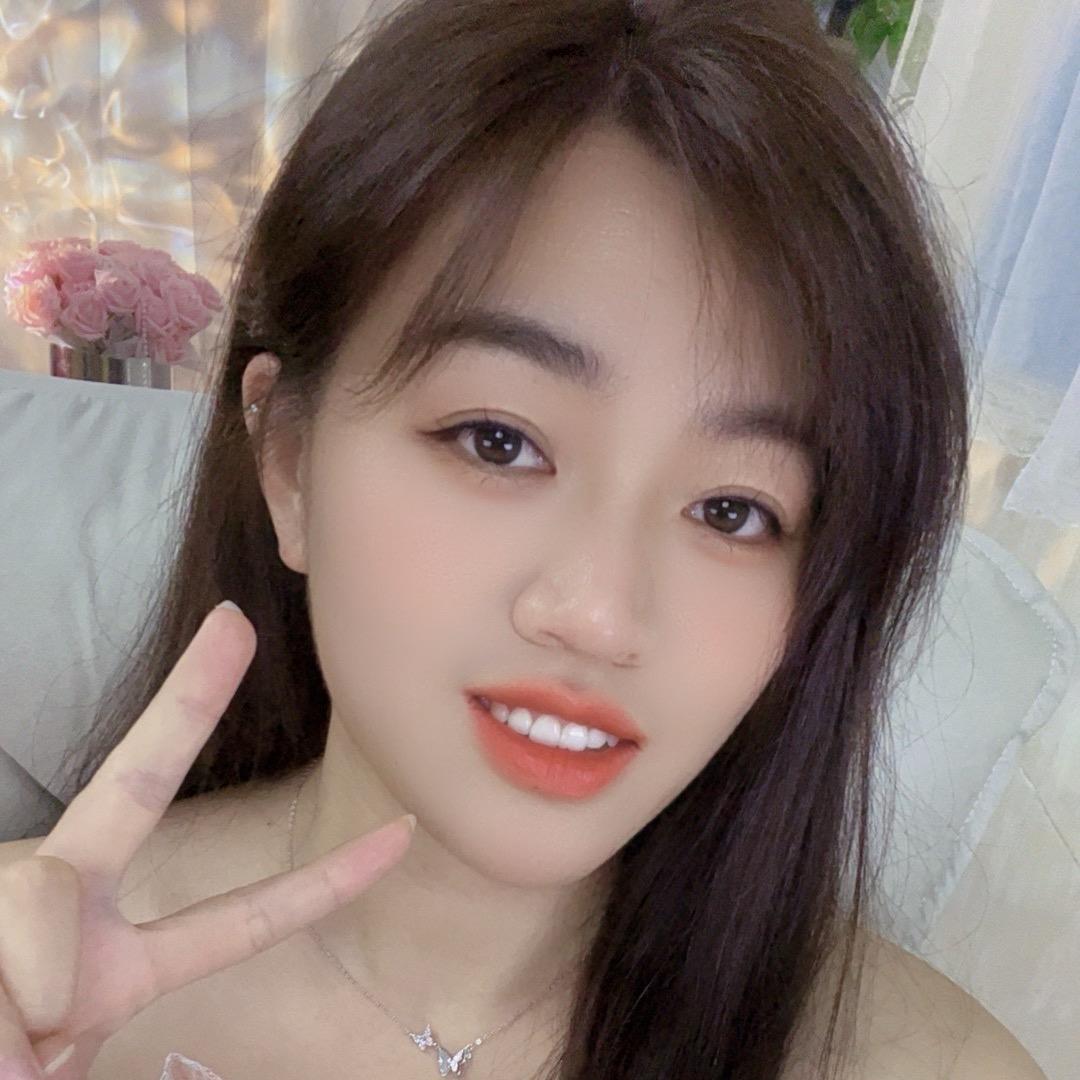 潇潇💕（欠静静一个嘉年华)