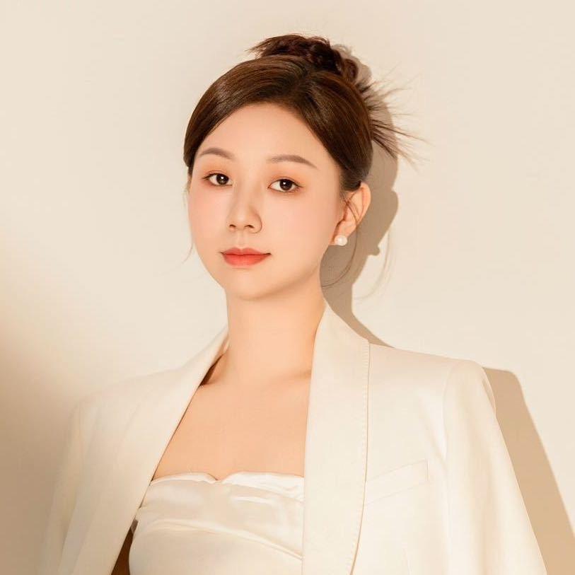 杨阳.