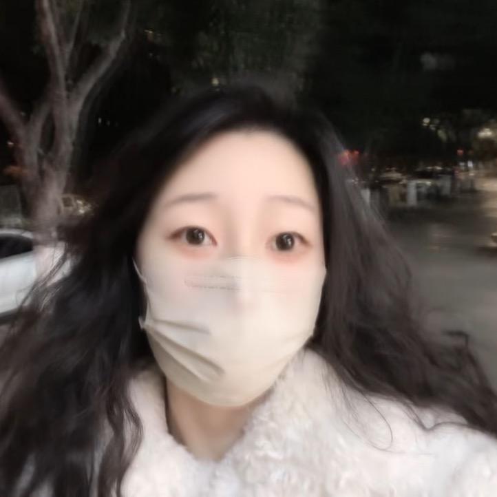 阳光明媚的中老年美少女