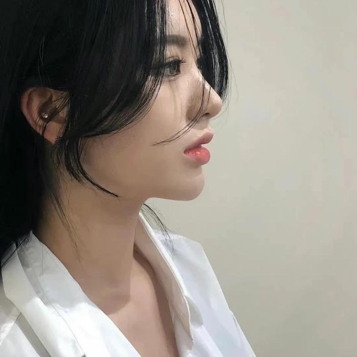 露颜.