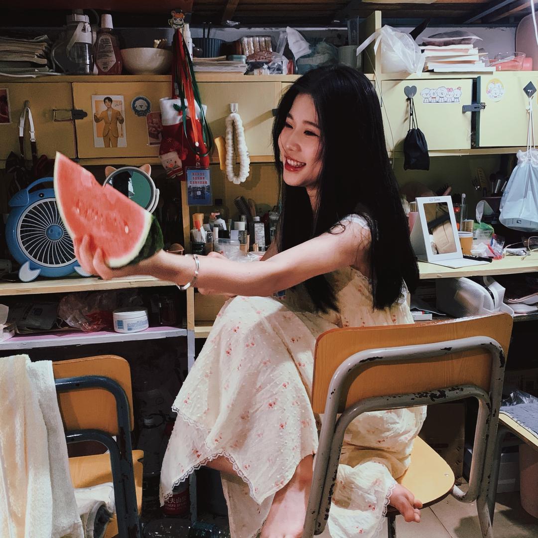 万欣呐