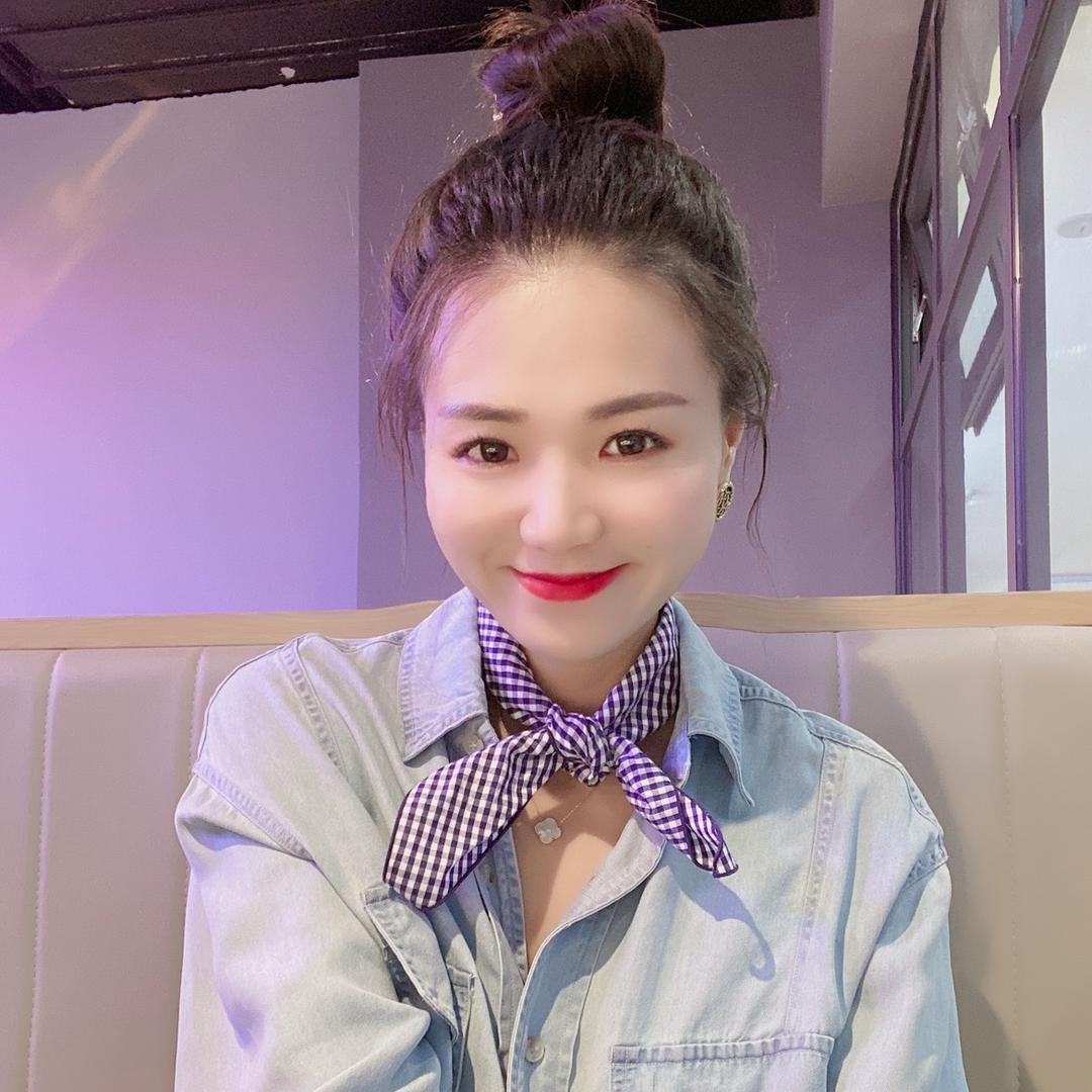登封市两个人女装穿搭