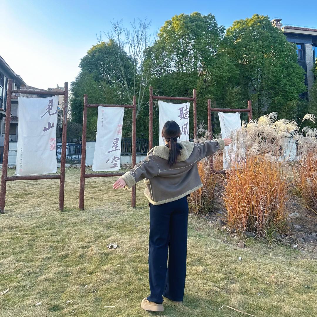 爱跳古典舞的王老师