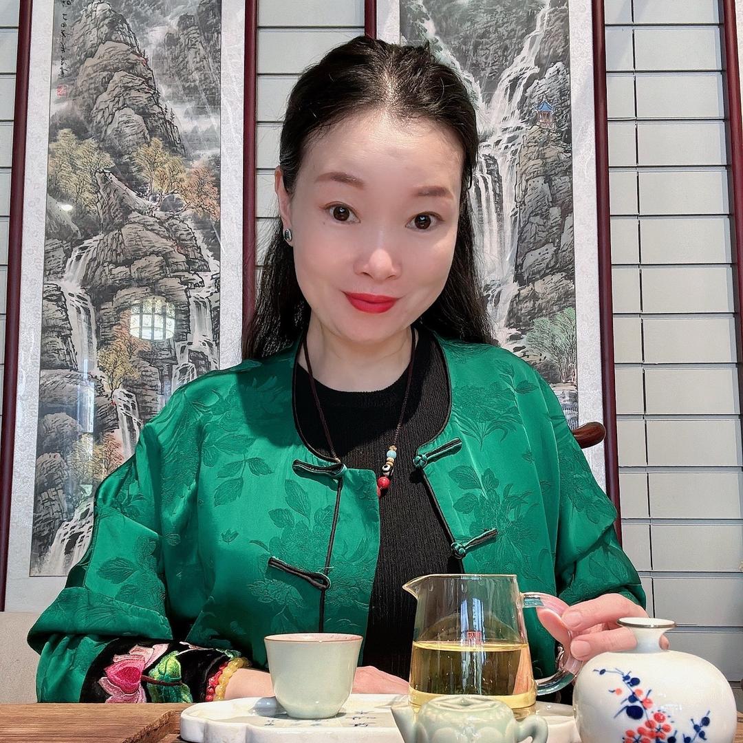 管英俏