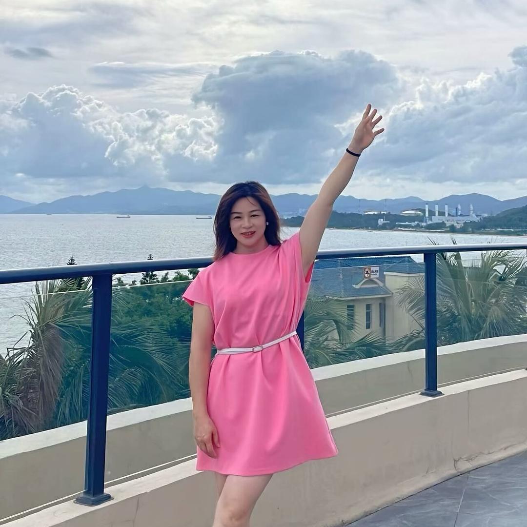 一只撸铁的猪🐷