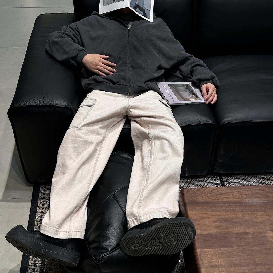 等我穿件衣服