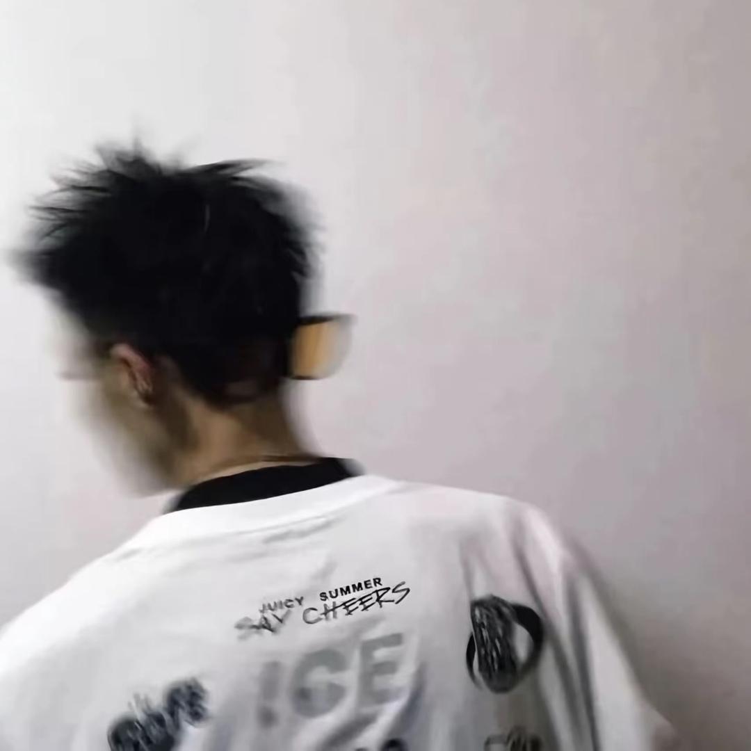 阿辉.