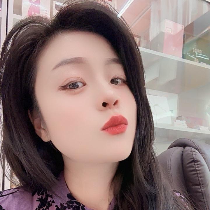 卖大人玩具的小姐姐