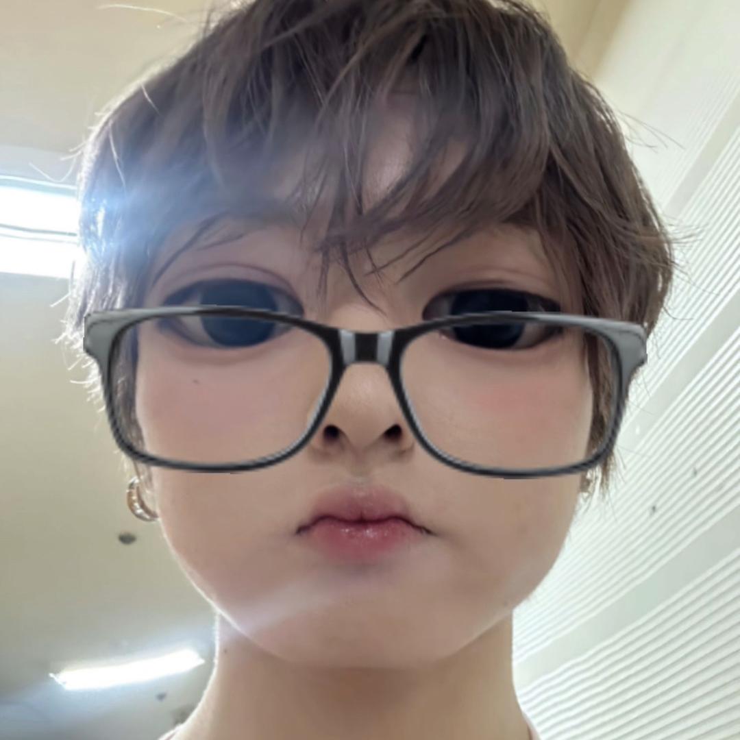 藤永咲哉的粉红色裤衩